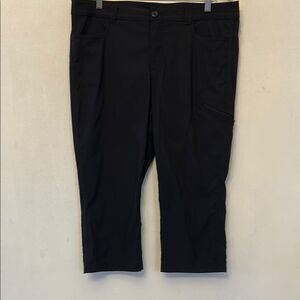 Eddie Bauer Black Outdoor
Cropped Pants Adjustable ankle Size 16 EUC